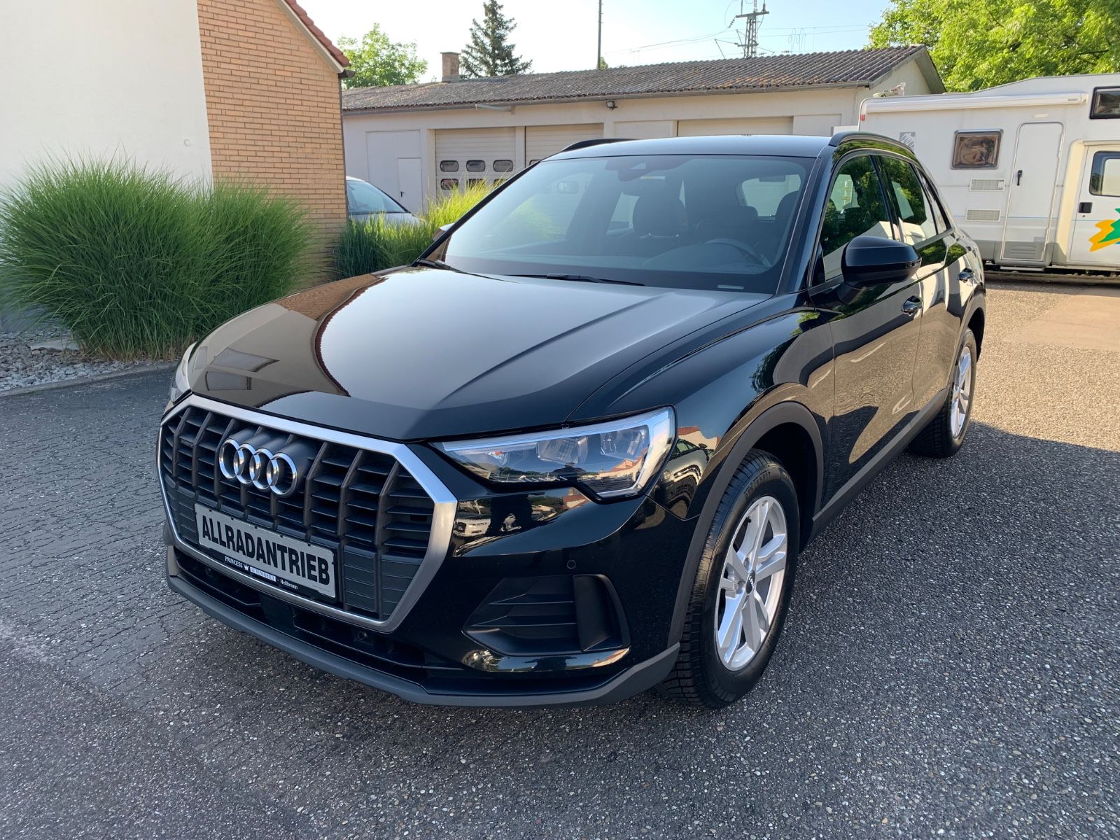 Audi Q3 35 TDI quattro S-line - Samsaru's Car Outlet