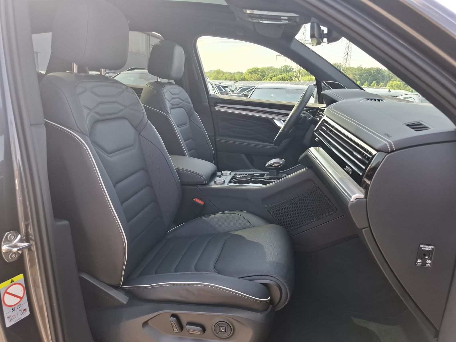 Volkswagen Touareg 3.0TDI 4M R-Line VOLL Black 22" UPE 114T