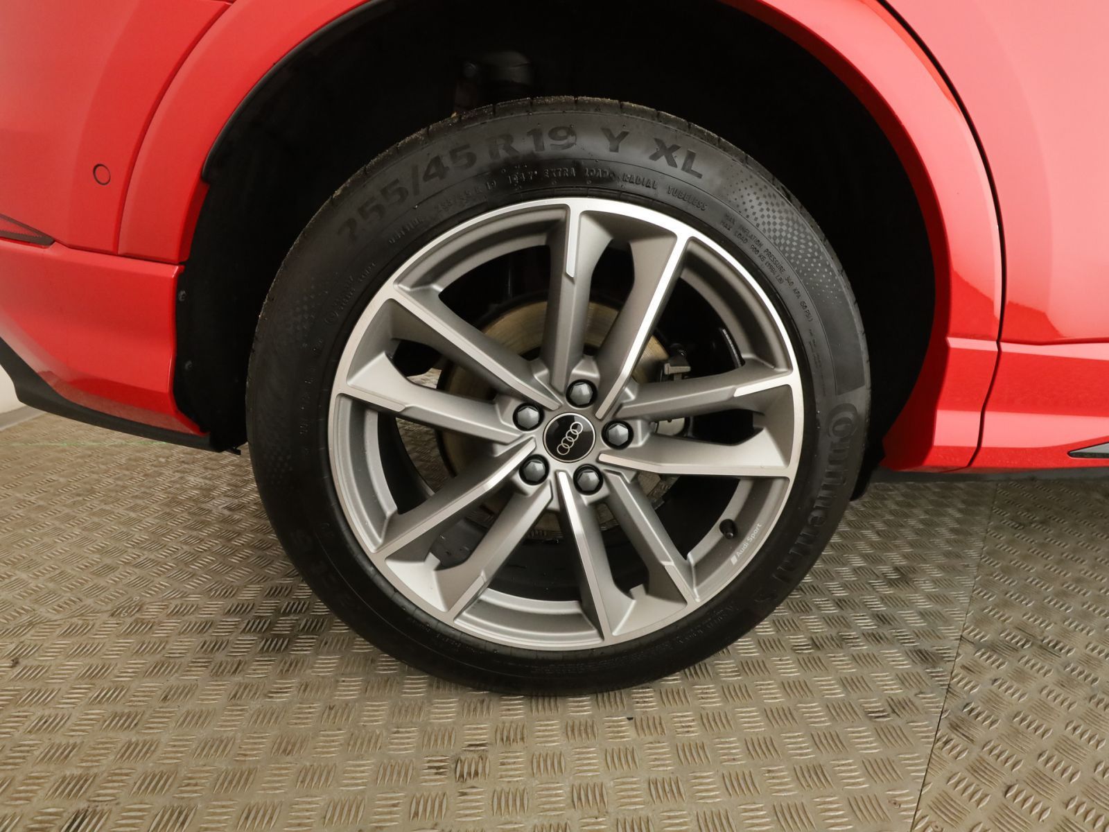 Audi Q3 40 TDI quattro S line M - Samsaru's Car Outlet