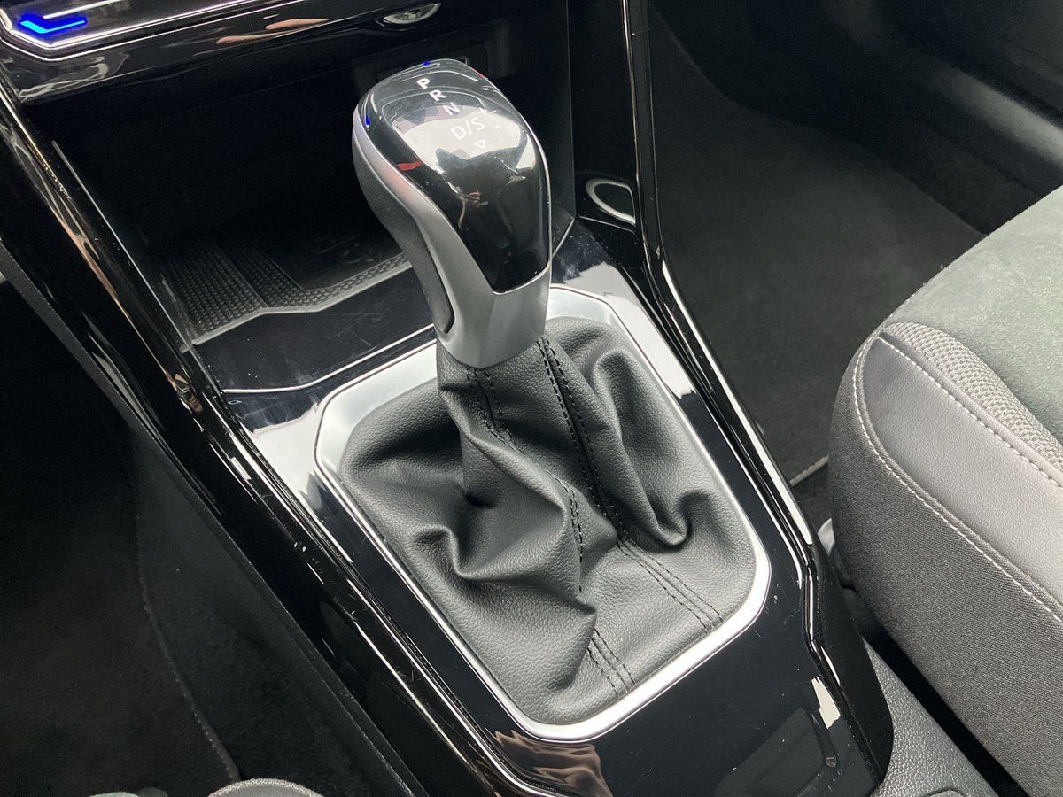 Volkswagen T-Roc R-Line 2.0 TDI DSG - Samsaru's Car Outlet