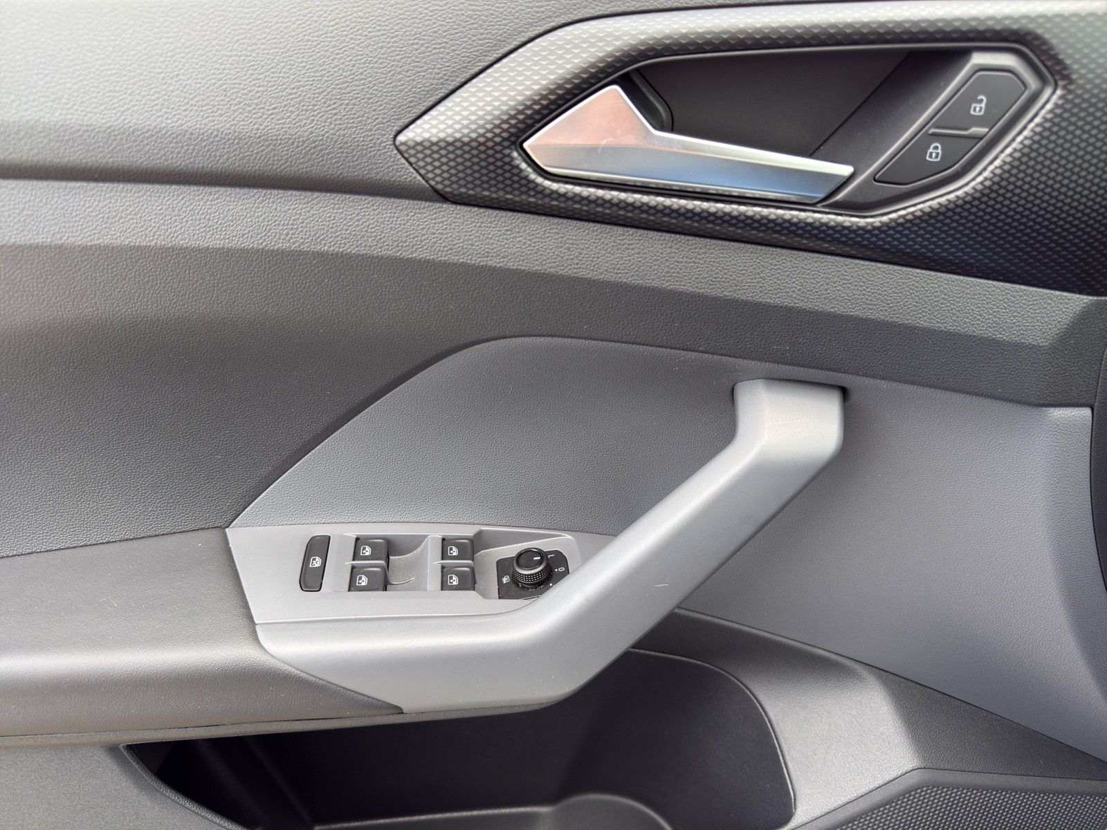 Volkswagen T-Cross 1.0 TSI Life - Samsaru's Car Outlet