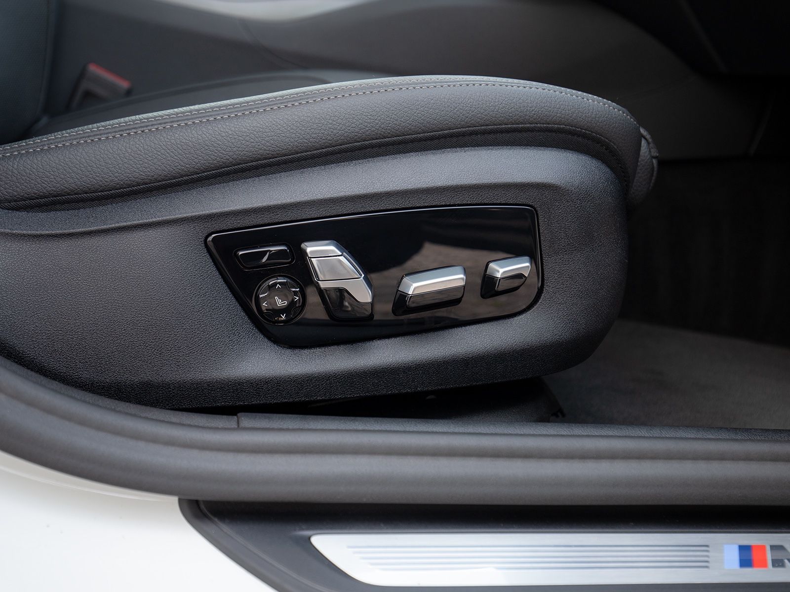 BMW 530e xD M-Sport 360°LenkHz.HuD Sitzlüft.PANO