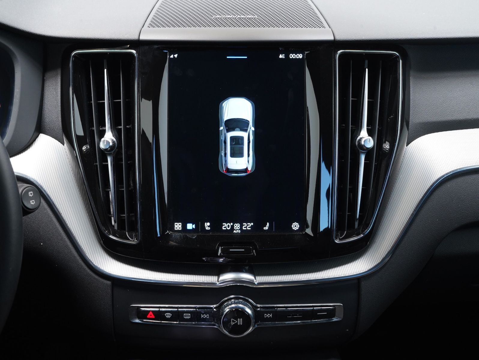 Volvo XC60 B4 D AWD Plus Dark - Samsaru's Car Outlet