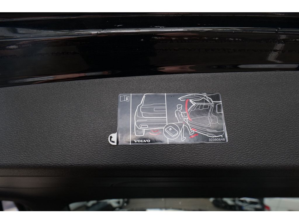 Volvo V60 T6 Ultra Dark Recharge Plug-In Hybrid AWD