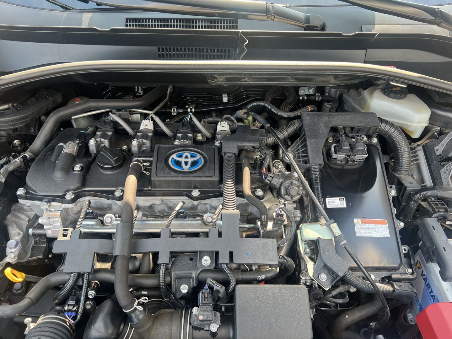 Toyota C-HR Hybrid Style Selection - Samsaru's Car Outlet