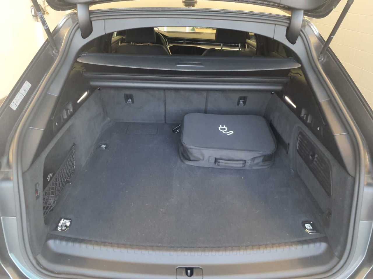 Audi A6 Avant 55 TFSI e S line - Samsaru's Car Outlet