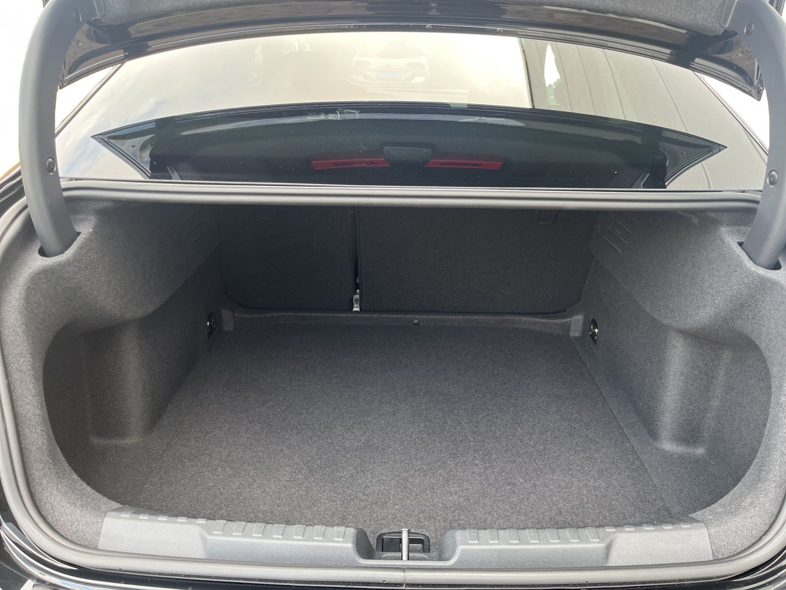 Audi A3 Limousine 30 TFSI advanced - Samsaru's Car Outlet