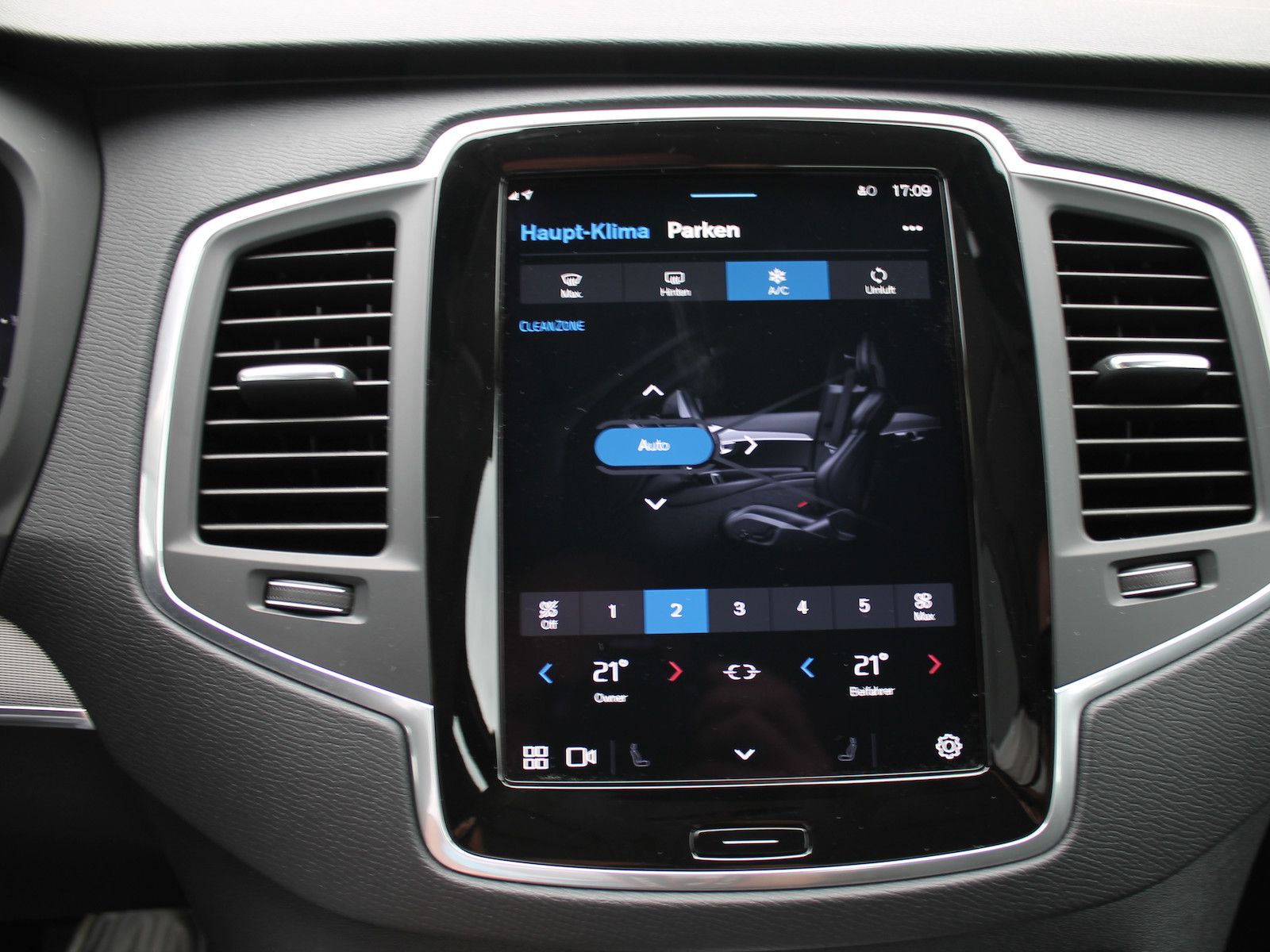 Volvo XC90 Core AWD - Samsaru's Car Outlet