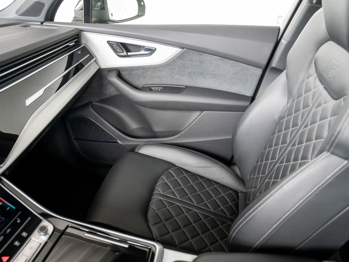 Audi Q7 SUV S line S line 50 TDI quattro 210(286) tip