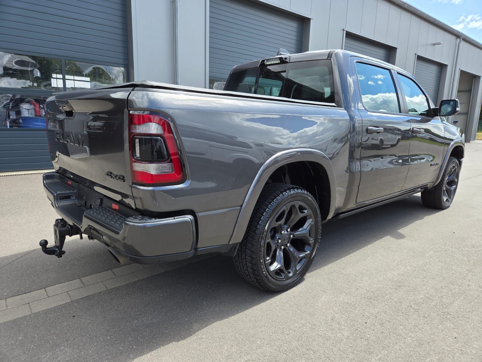 Dodge RAM 1500HEMI 5.7 4x4Limited Night Edition SSD