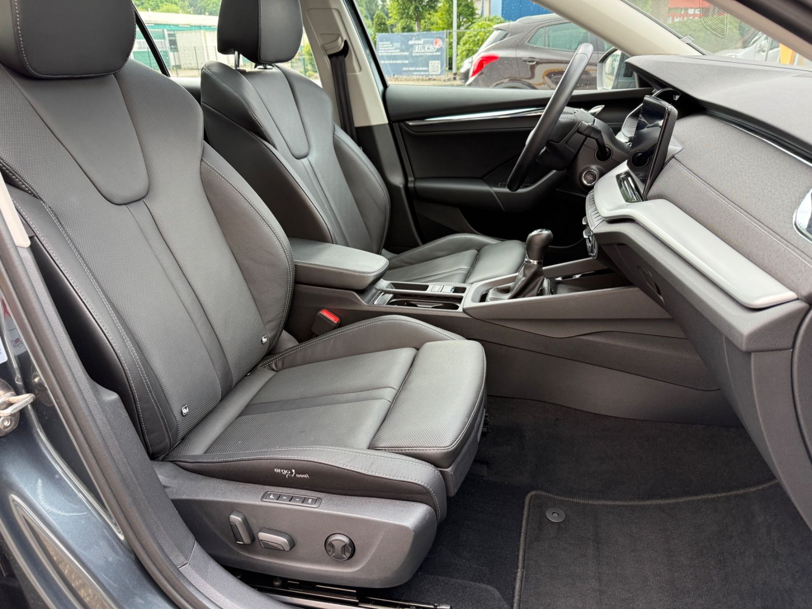 Skoda Octavia Combi 1.5 TSI Style - Samsaru's Car Outlet
