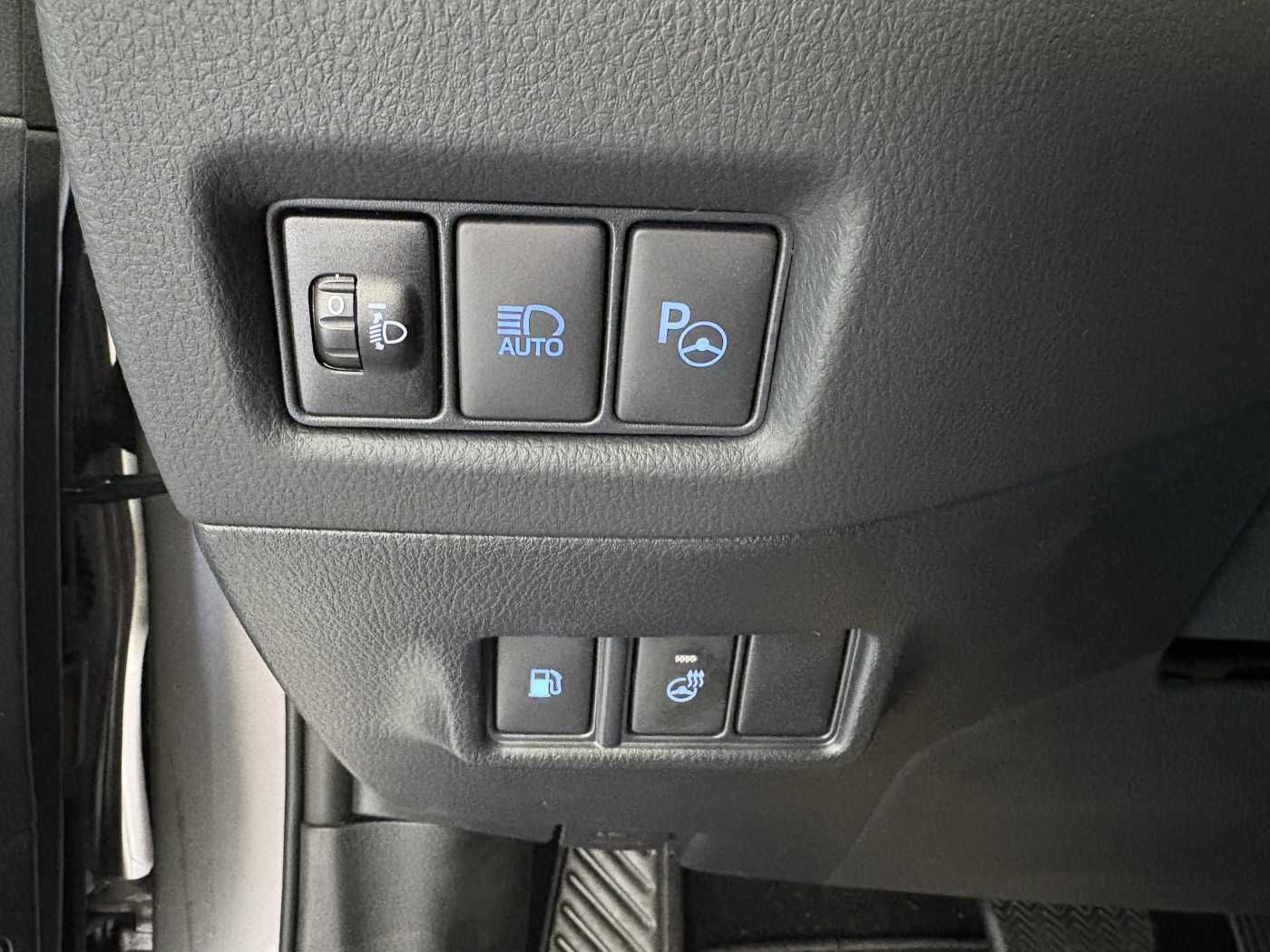 Toyota C-HR Hybrid Style - Samsaru's Car Outlet