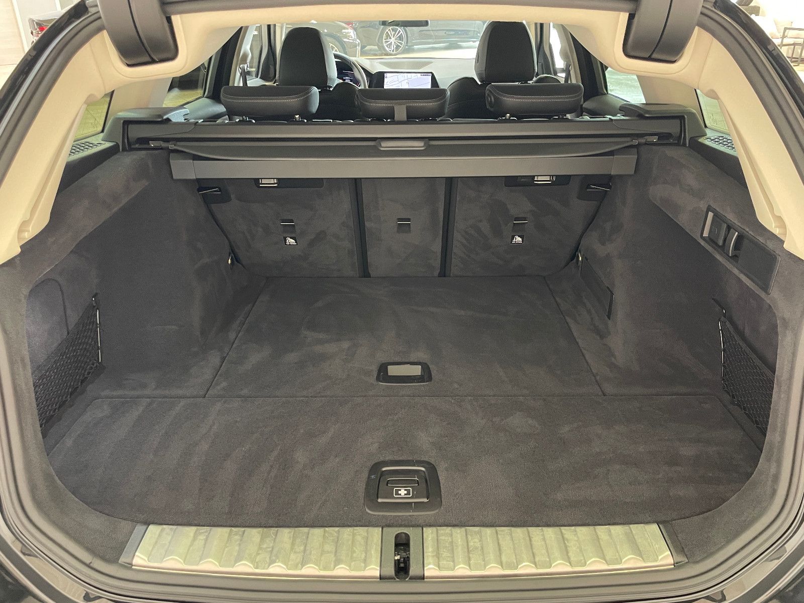 BMW 320d Touring Sport Line - Samsaru's Car Outlet