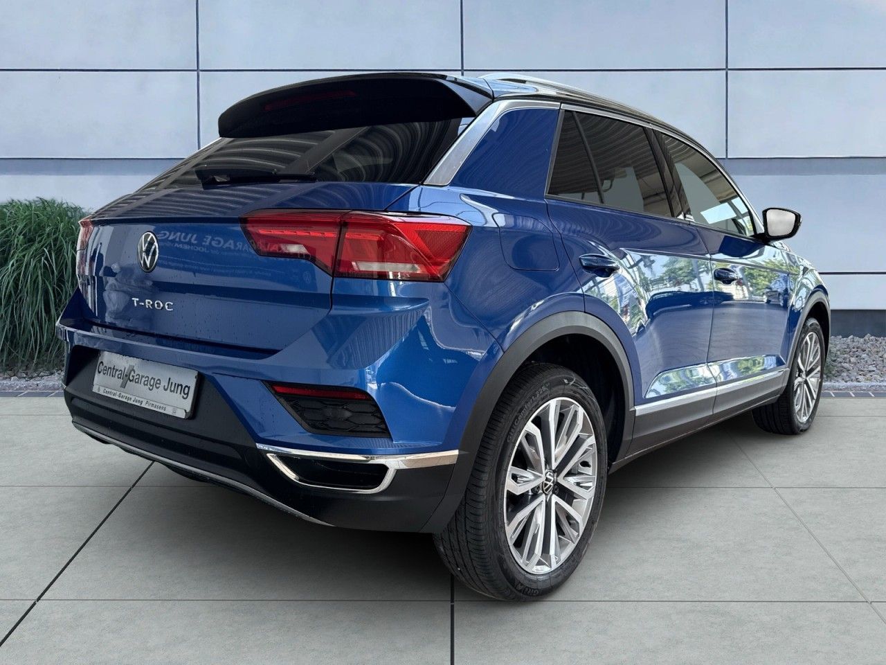 Volkswagen T-Roc 1.5 TSI Active - Samsaru's Car Outlet