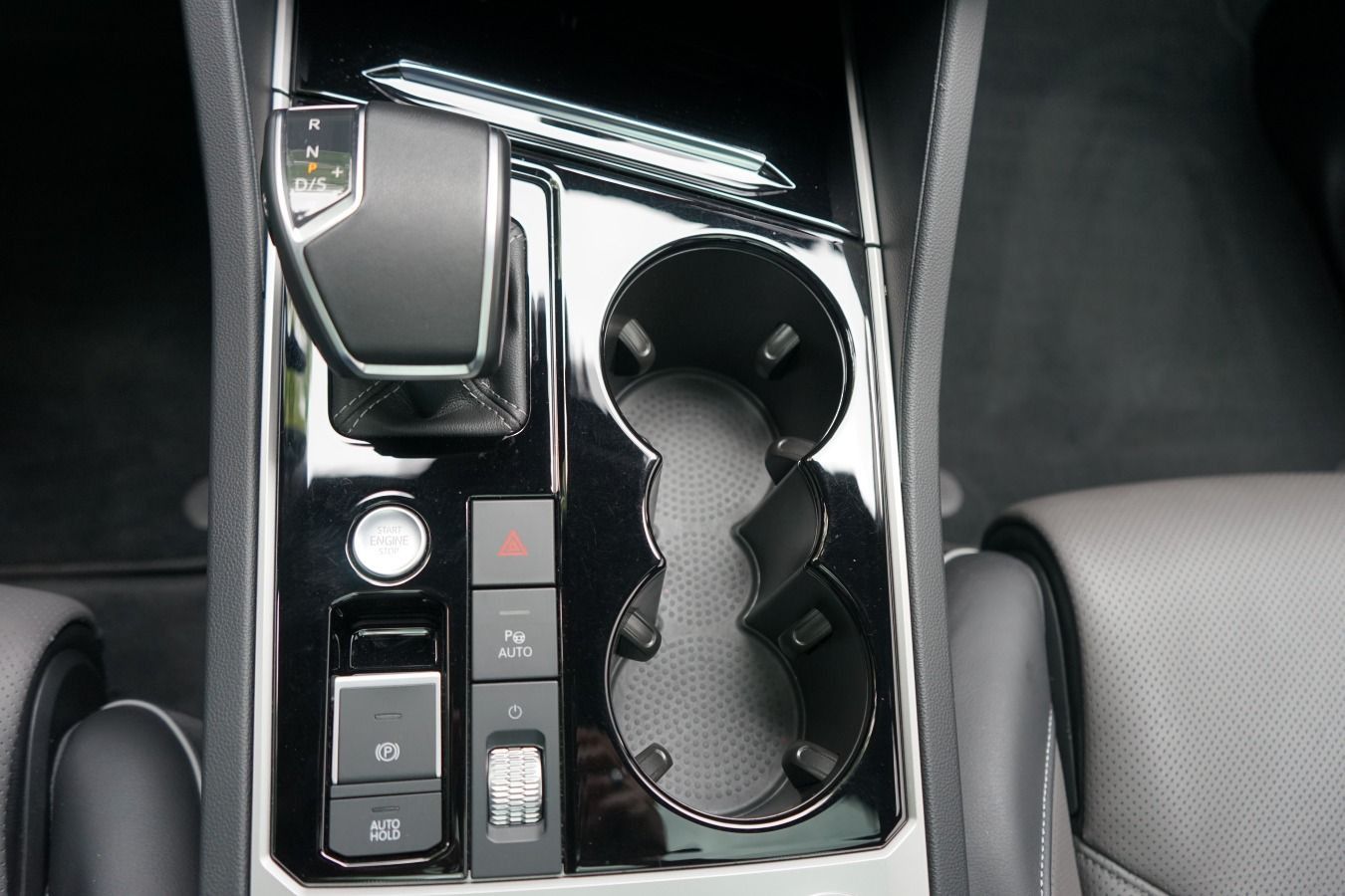 Volkswagen Touareg 4.0 V8 TDI R-Line - Samsaru's Car Outlet
