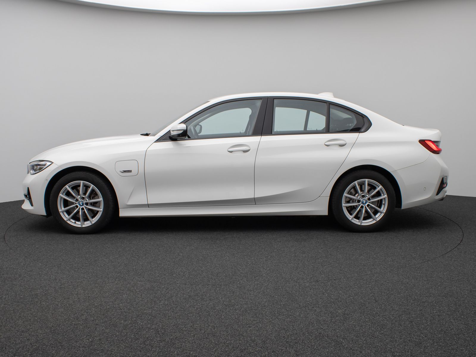 BMW 320e - Samsaru's Car Outlet