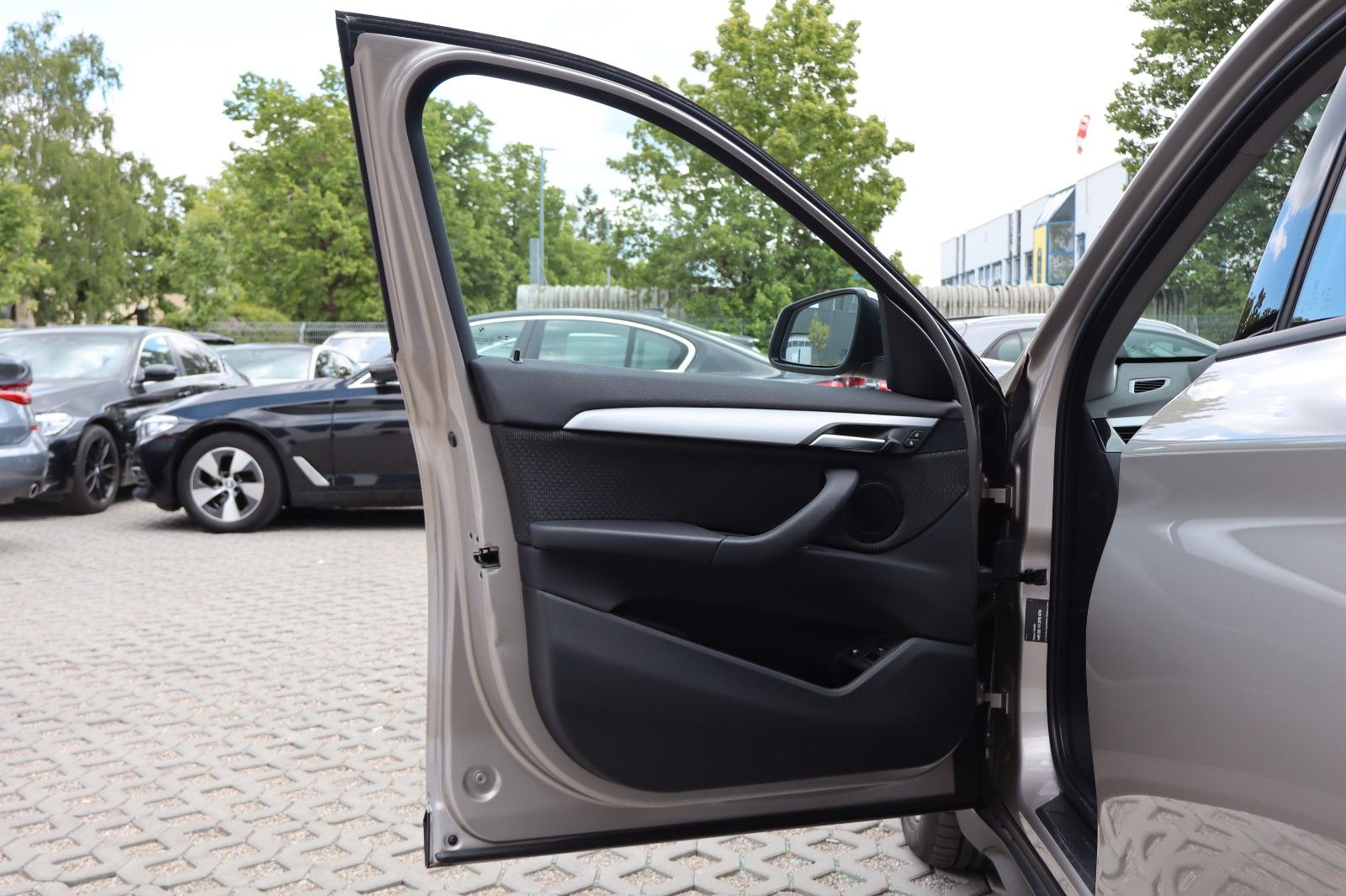 BMW X1 xDrive 25 e Advantage - Samsaru's Car Outlet