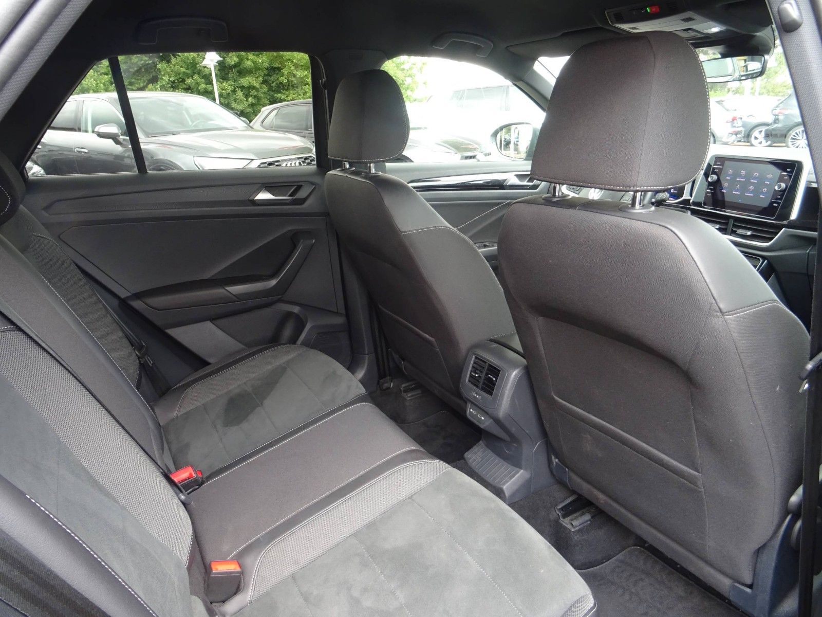 Volkswagen T-Roc R-Line - Samsaru's Car Outlet