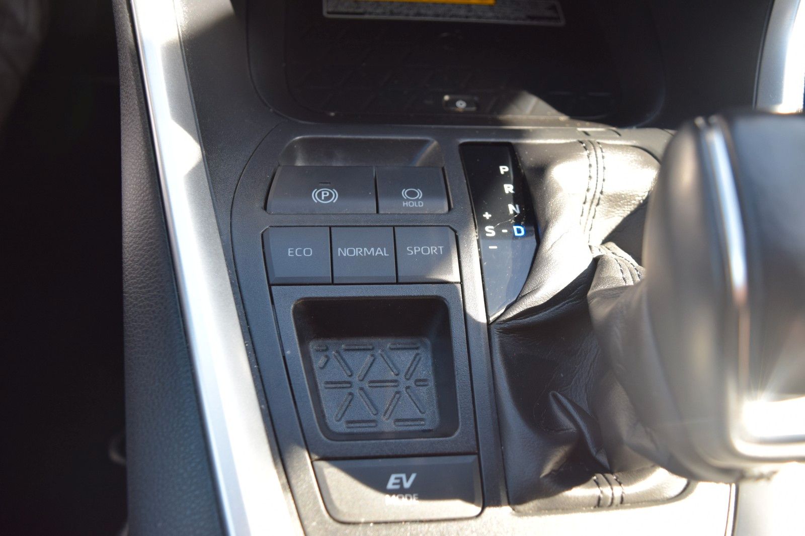Toyota RAV 4 RAV4 Hybrid 4x2 Black Edition - Samsaru's Car Outlet