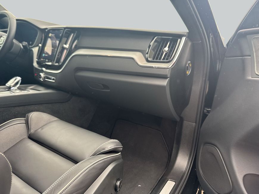 Volvo XC60 B5 B AWD Plus Dark AHK FIS MET