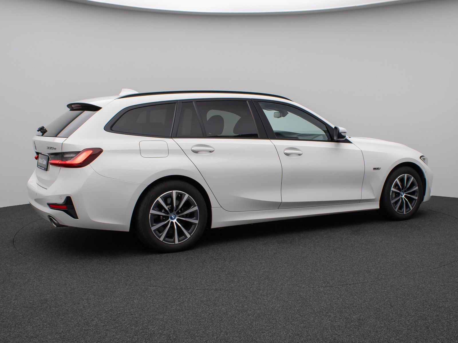BMW 330e - Samsaru's Car Outlet