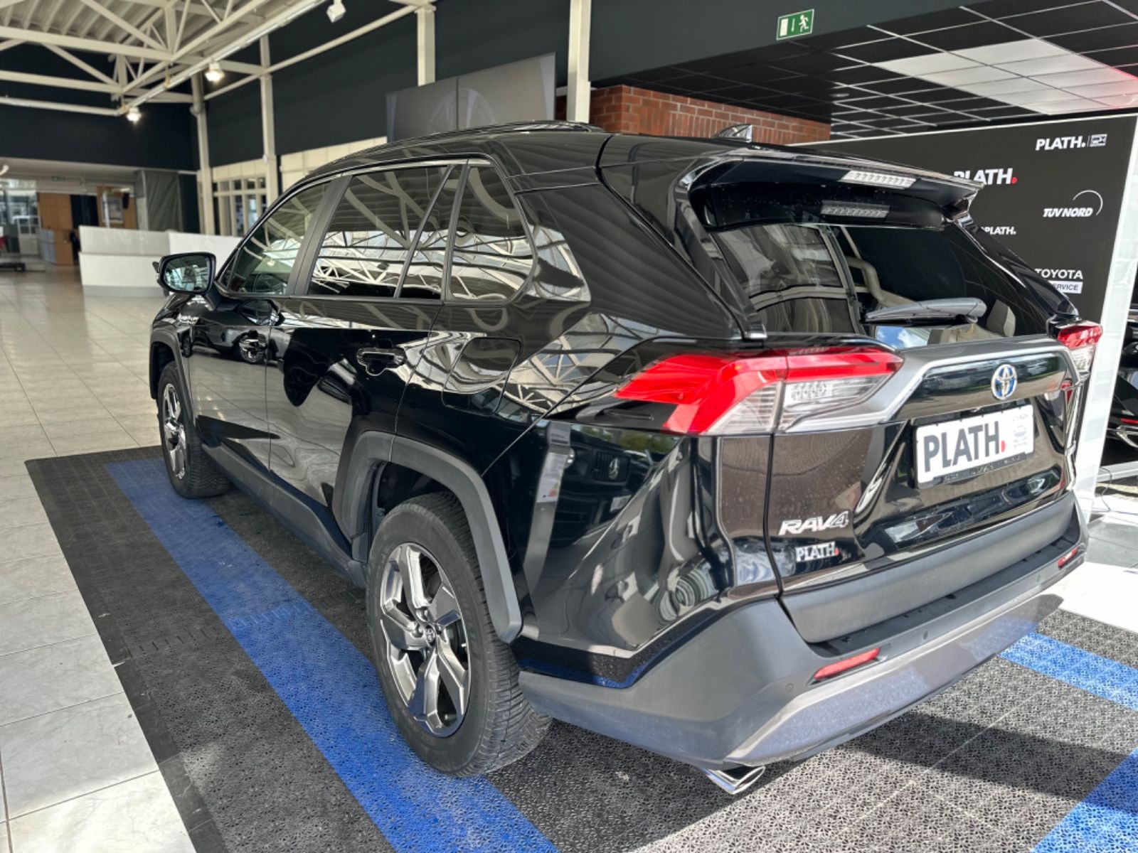 Toyota RAV 4 Hybrid - Samsaru's Car Outlet