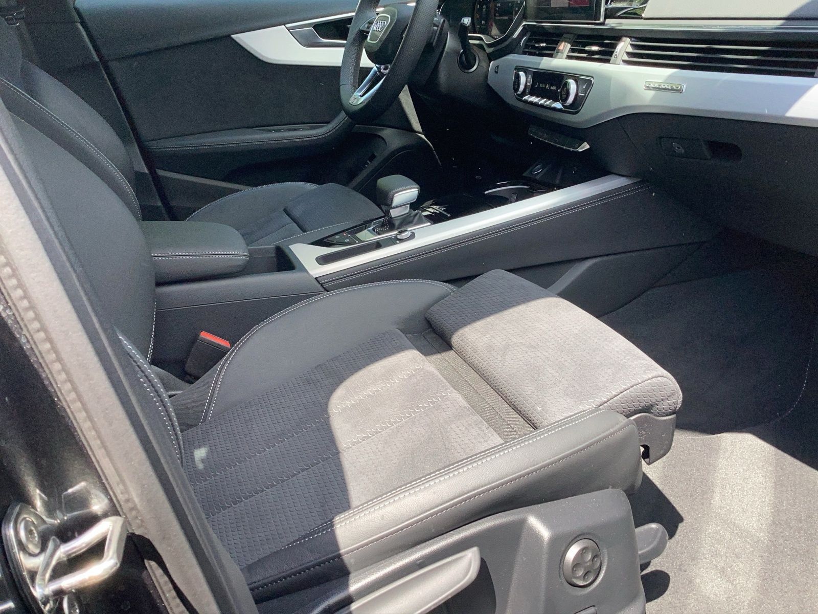 Audi A4 Avant 40 TFSI Q 2x S LINE MATRIX AHK LM19 KAM
