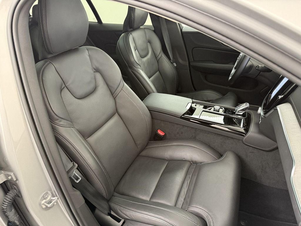 Volvo V60 T8 Ultra Dark Recharge Plug-In Hybrid AWD