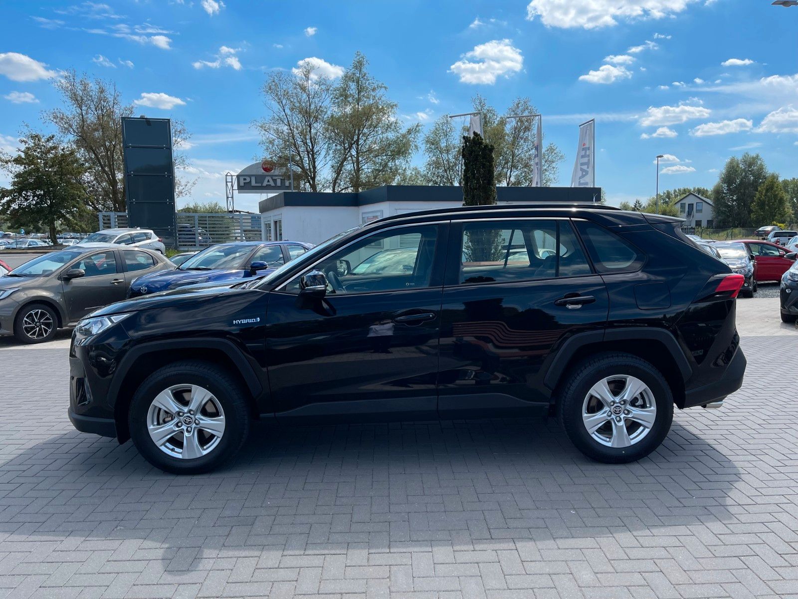 Toyota RAV 4 RAV4 Hybrid 4x2 Business Edition - Samsaru's Car Outlet