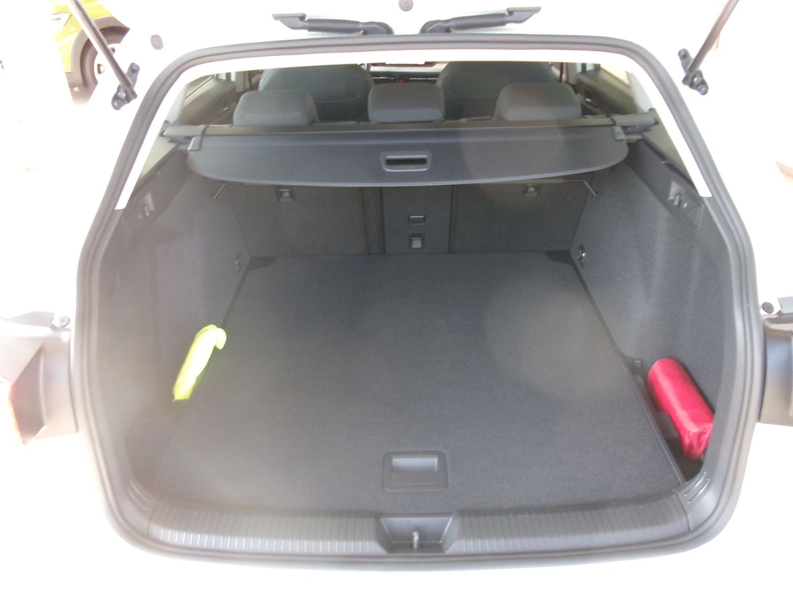 Volkswagen Golf VIII Variant eTSI Life - Samsaru's Car Outlet