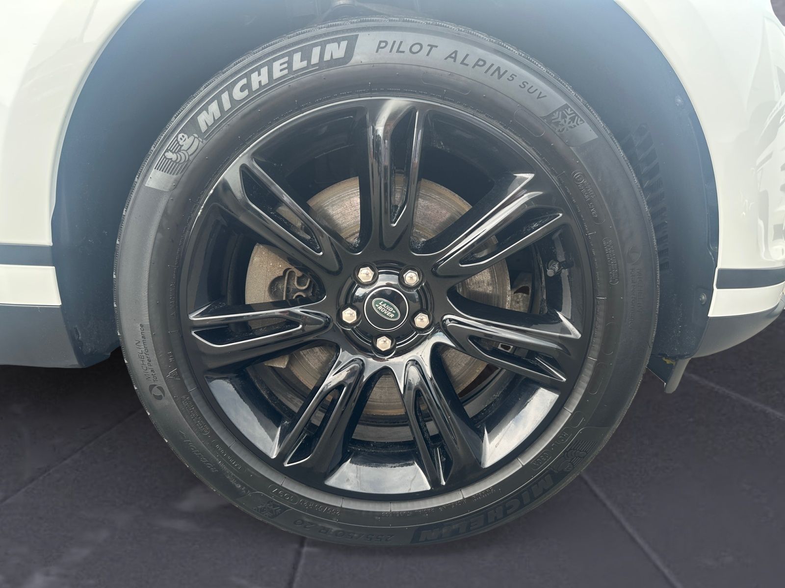 Range Rover Velar P400e S Panorama Black Pack - Samsaru's Car Outlet