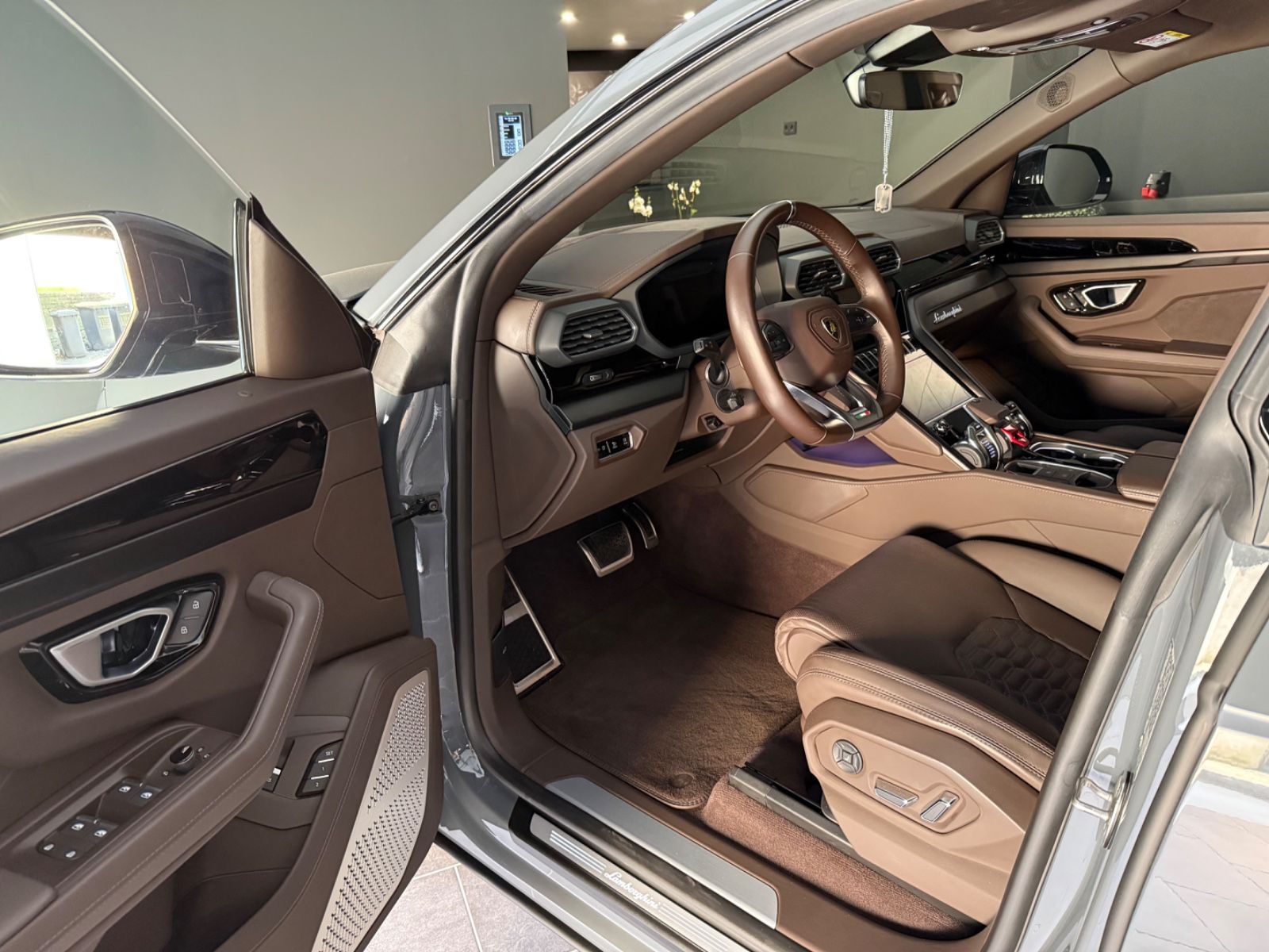 Lamborghini Urus S - Samsaru's Car Outlet