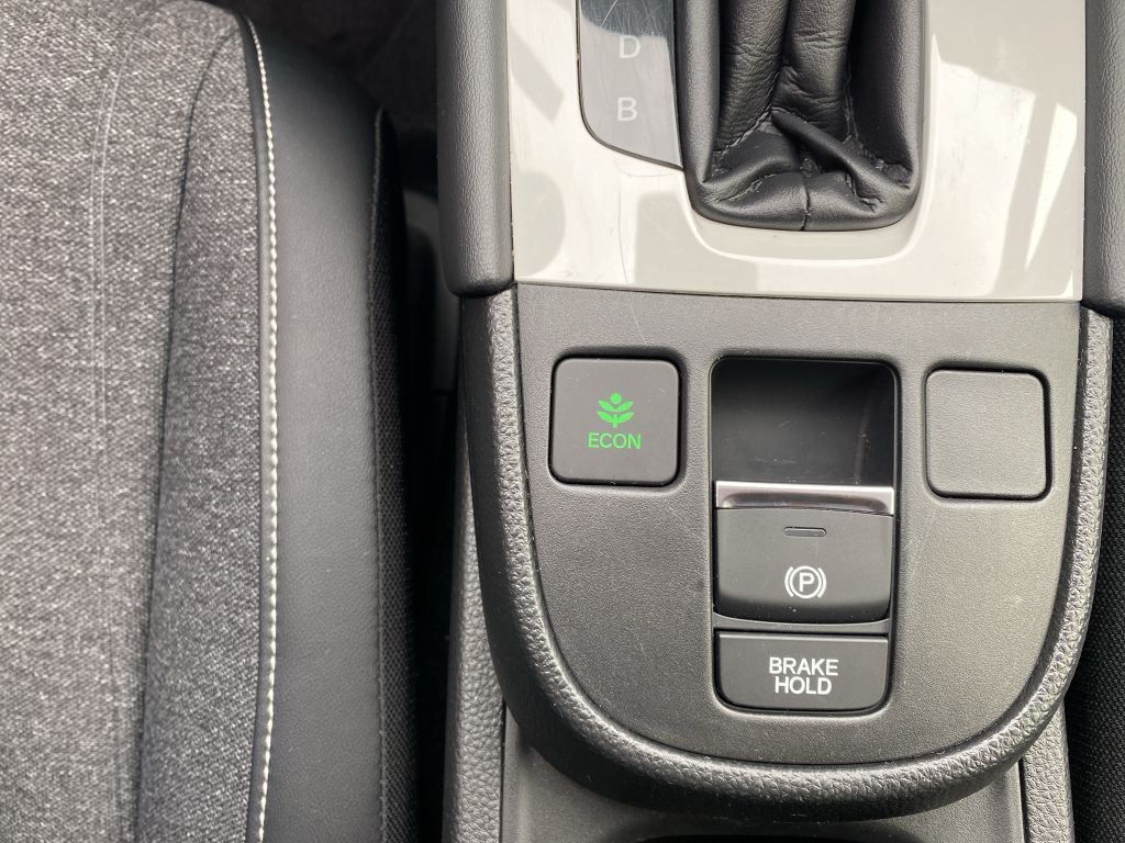 Honda Jazz 1.5i-MMD e-CVT Elegance - Samsaru's Car Outlet