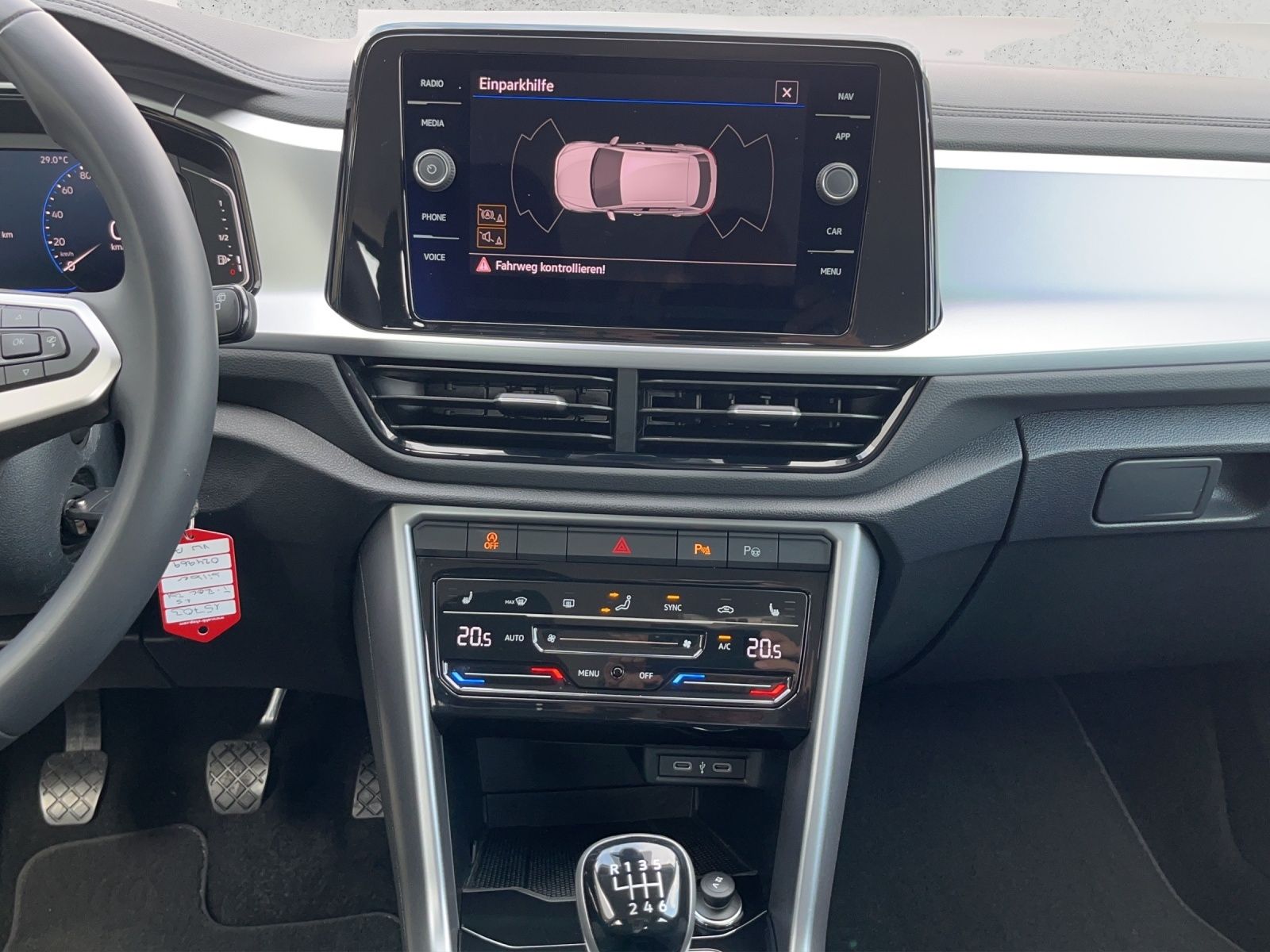Volkswagen T-Roc 1.5 TSI Life - Samsaru's Car Outlet