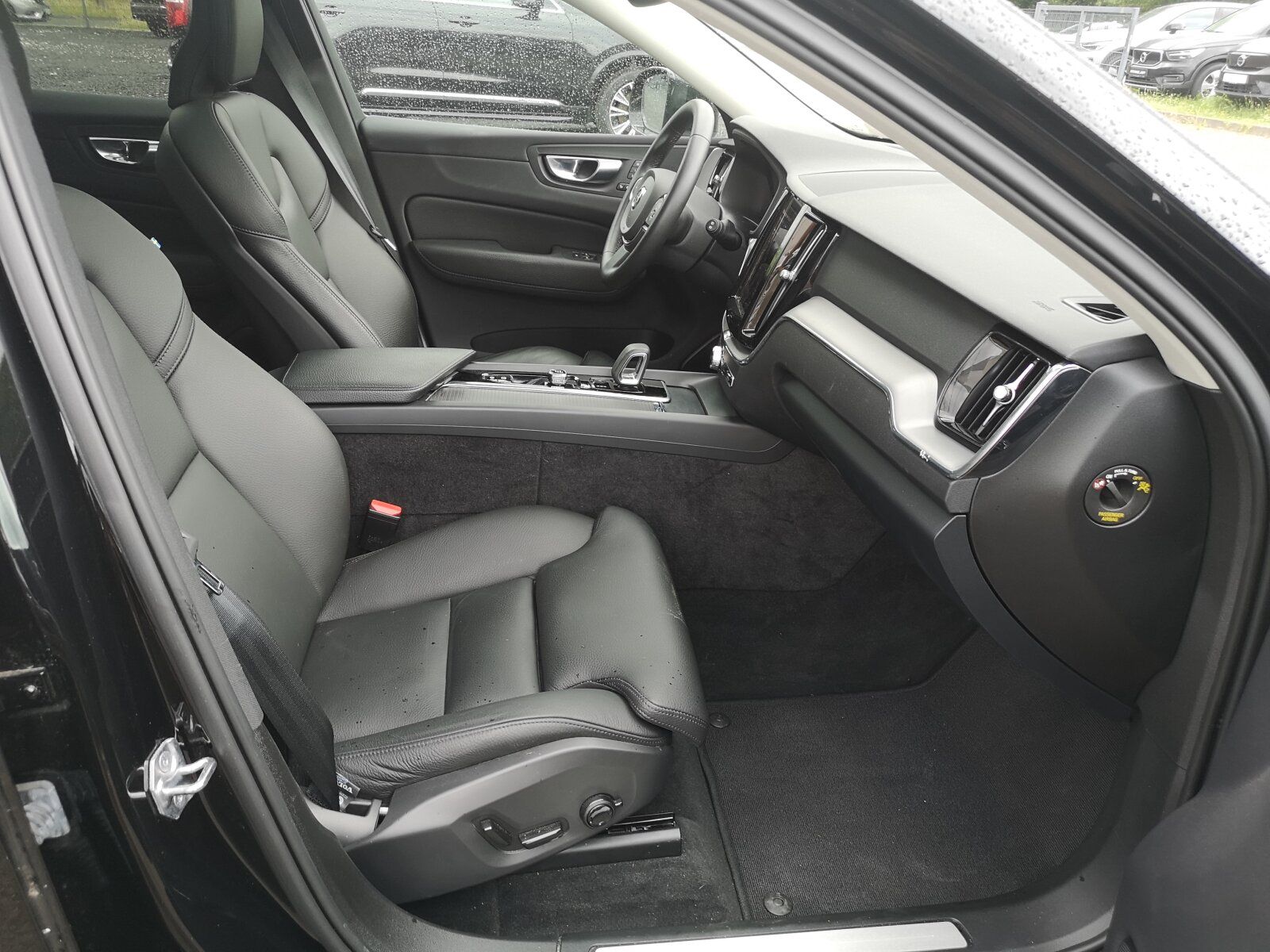 Volvo XC60 Recharge T6 Inscription - Samsaru's Car Outlet