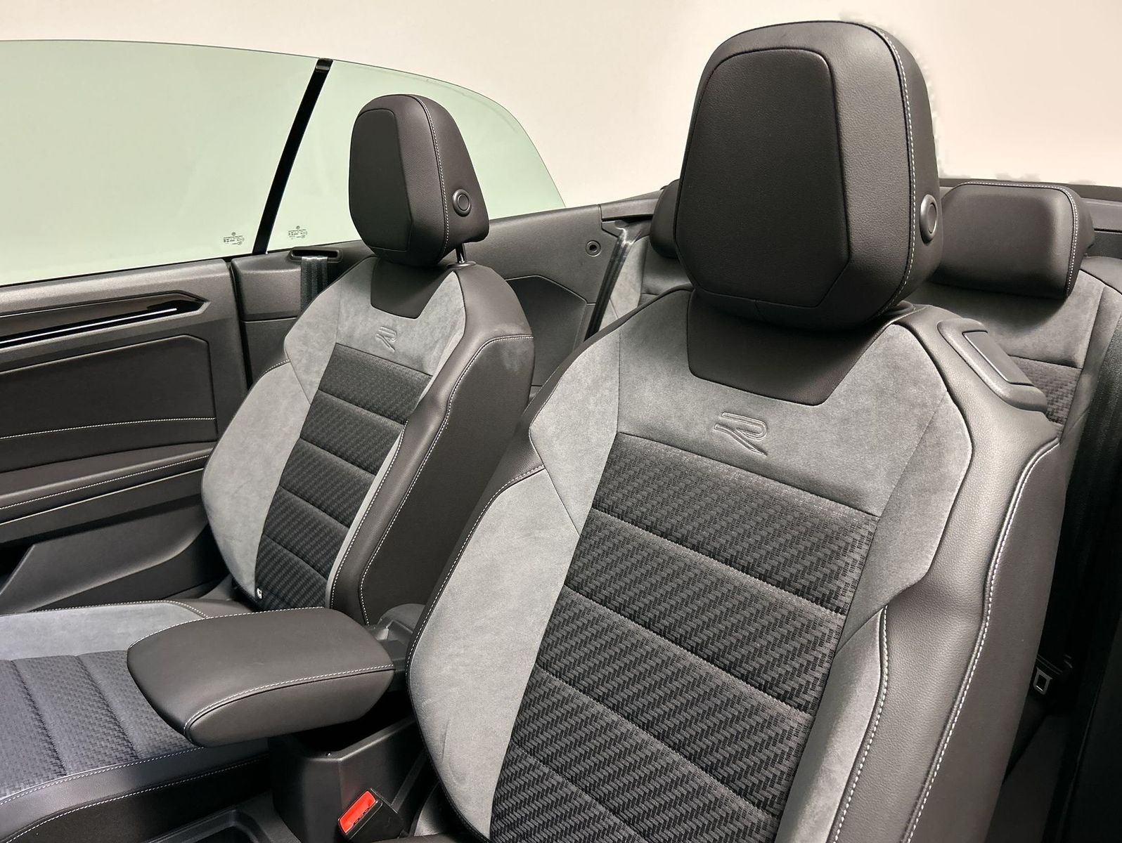 Volkswagen T-Roc 1.5 TSI - Samsaru's Car Outlet