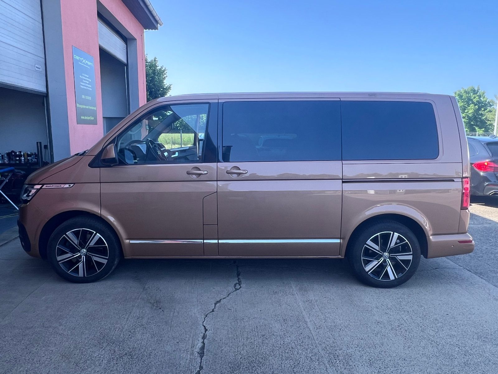 Volkswagen T6.1 Multivan Highline 4Motion - Samsaru's Car Outlet