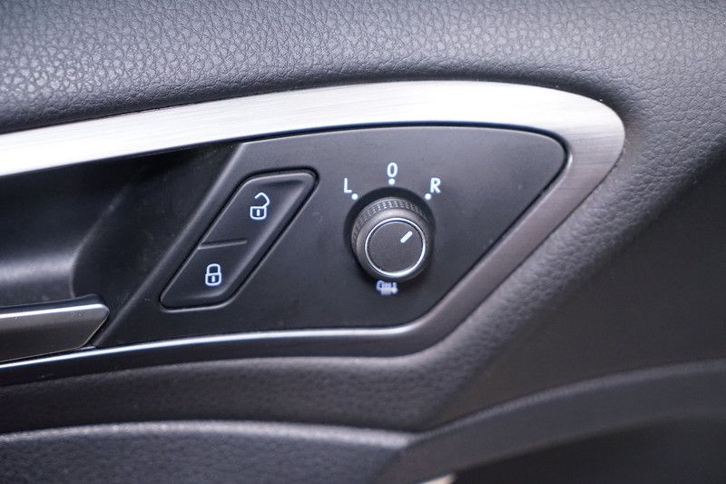 Volkswagen Golf 36 kWh Elektro - Samsaru's Car Outlet