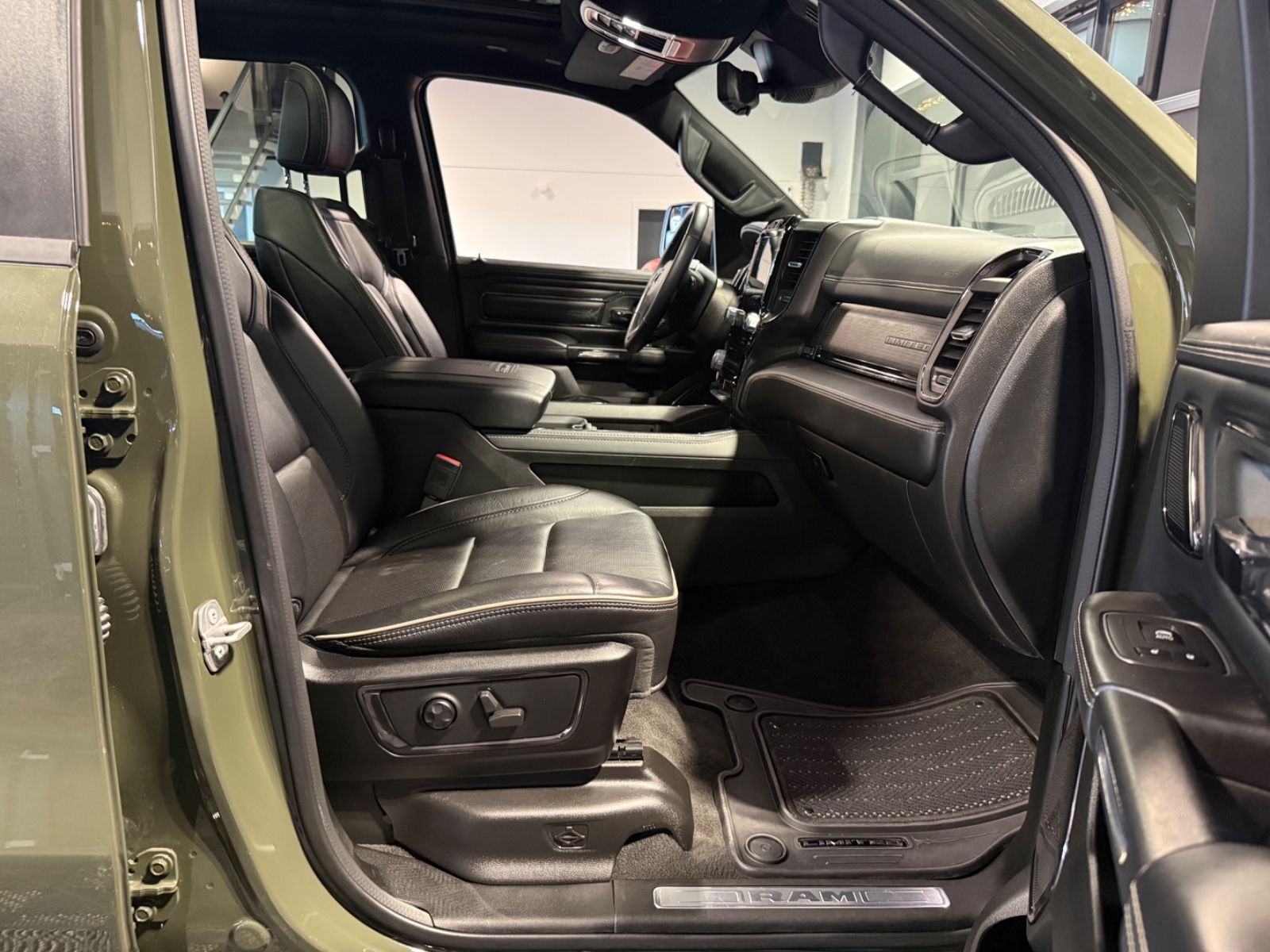 Dodge RAM 1500 5.7 LIMITED/NIGHT/VIRTUAL/FACELIFT/19%/