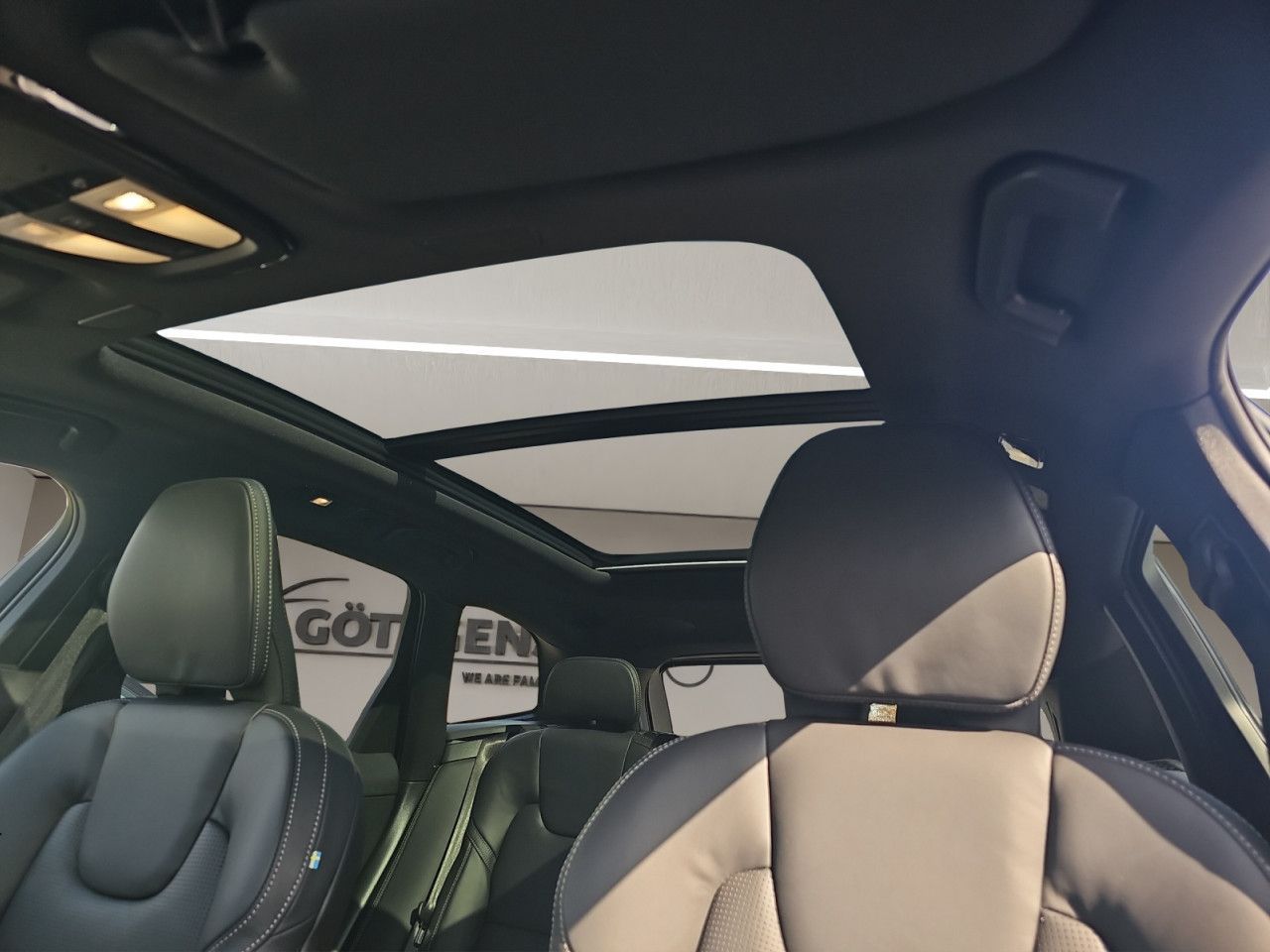 Volvo XC60 B5 AWD Black Edition PLUS LUFT 360° PANO