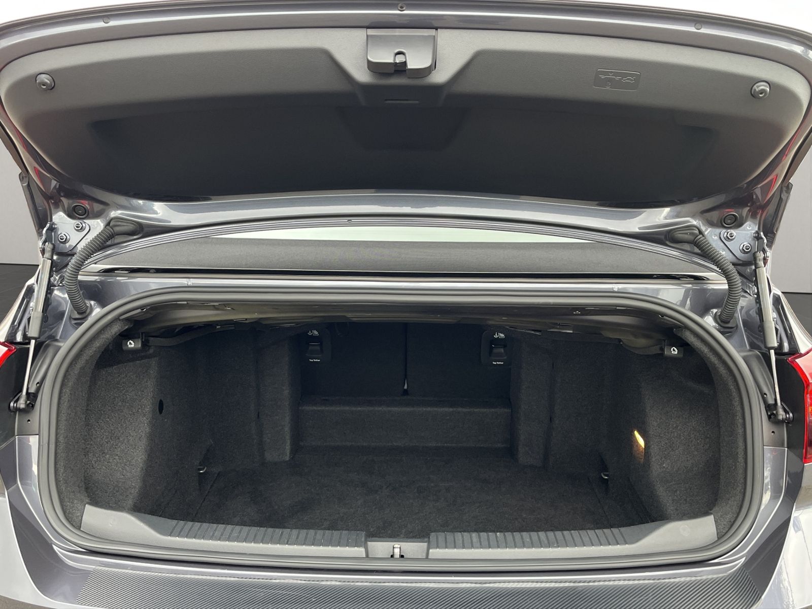 Volkswagen T-Roc R-Line - Samsaru's Car Outlet