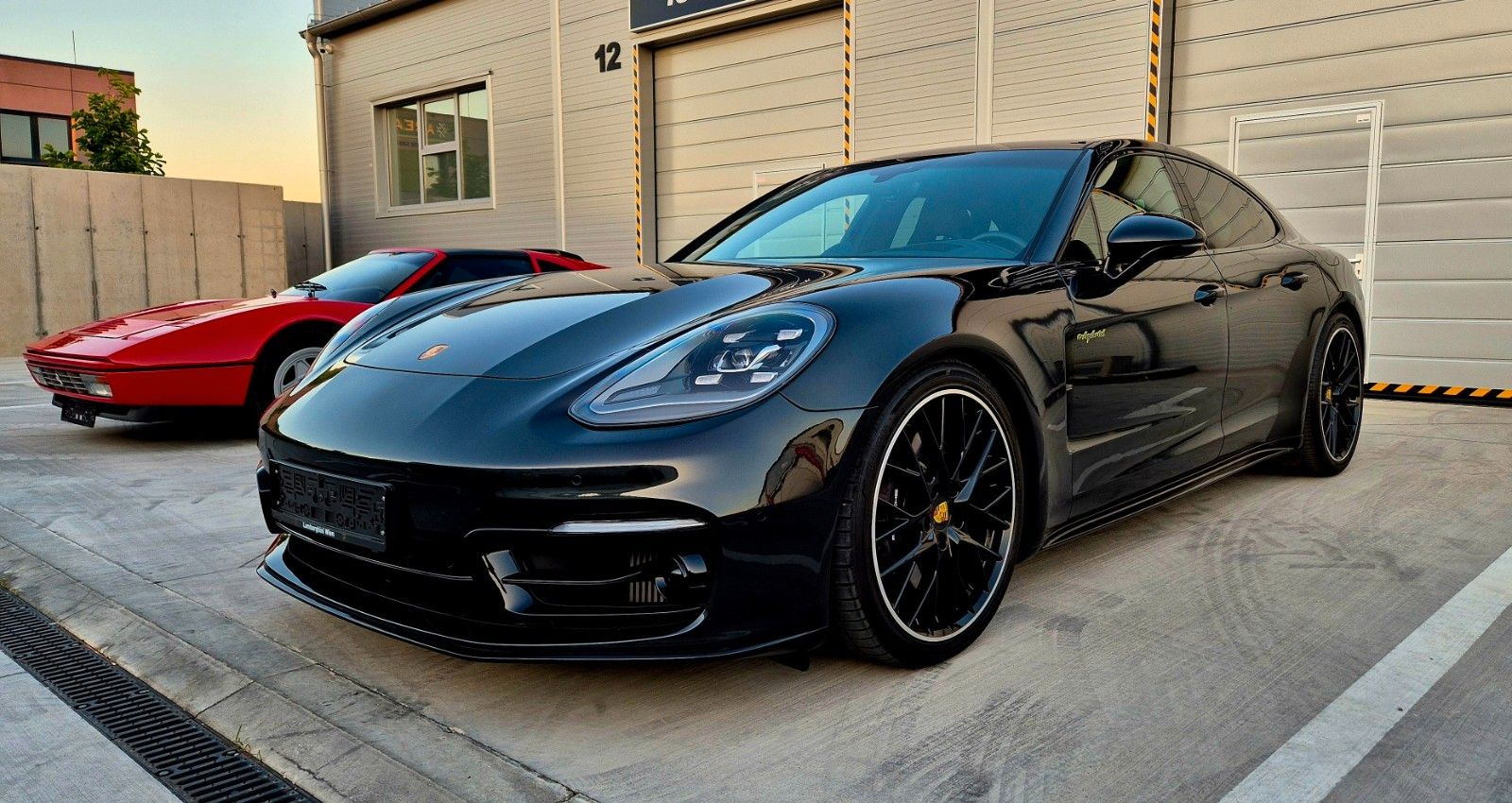 Porsche Panamera 4 E-Hybrid Platinum Edition