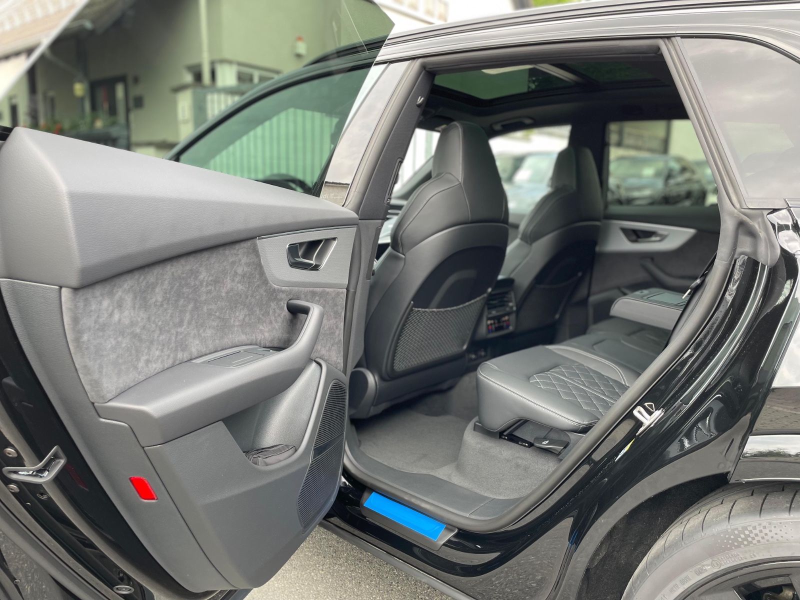 Audi Q8 50 TDI SLine - Samsaru's Car Outlet