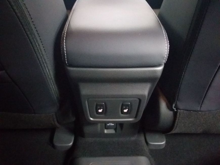 Mitsubishi Eclipse Cross Plug-In Hybrid 4WD Top