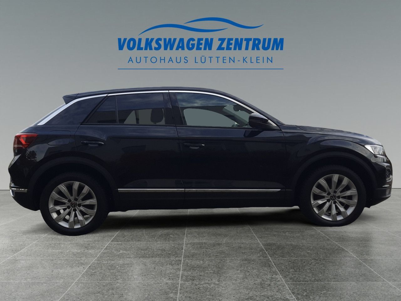 Volkswagen T-Roc 1.5 TSI Sport - Samsaru's Car Outlet