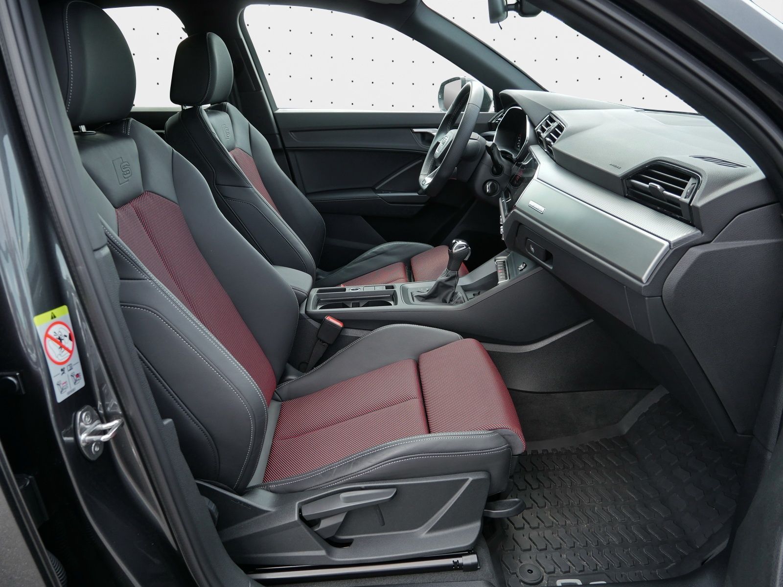 Audi Q3 40 TFSI qu. S line - Samsaru's Car Outlet
