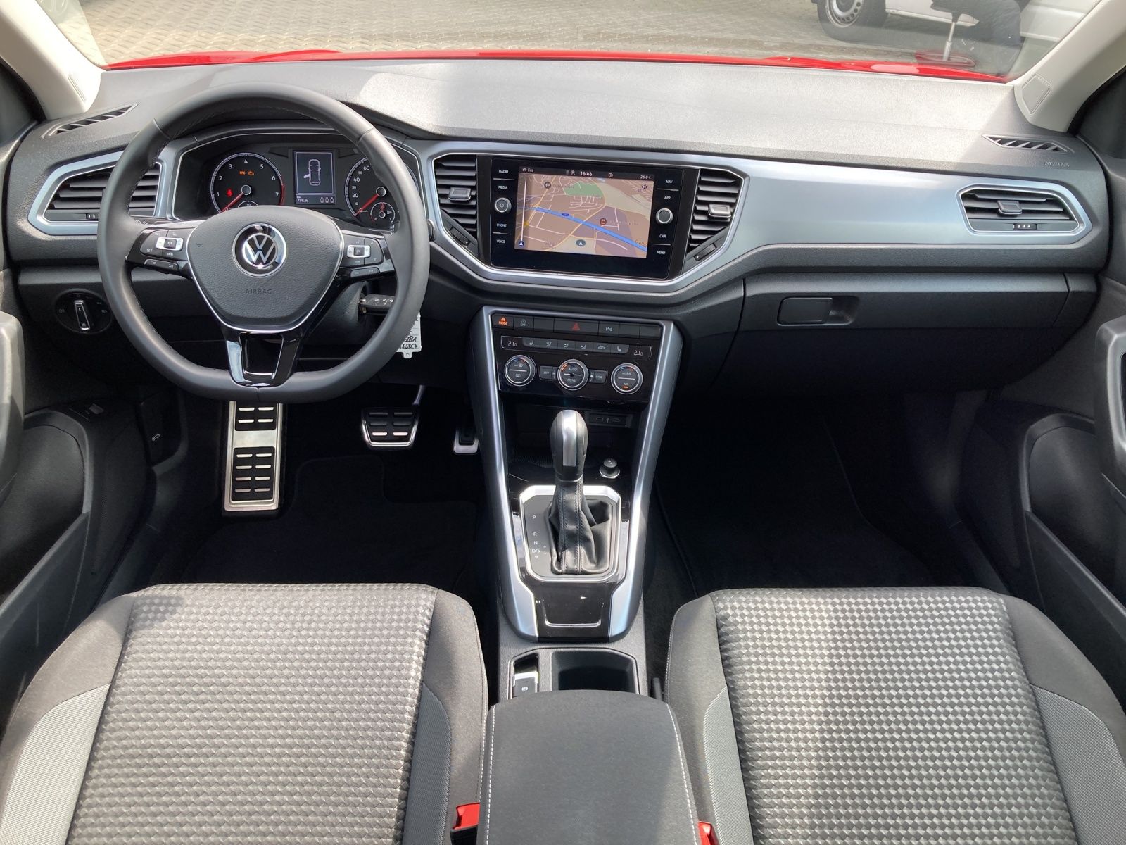 Volkswagen T-Roc TSI DSG Active - Samsaru's Car Outlet