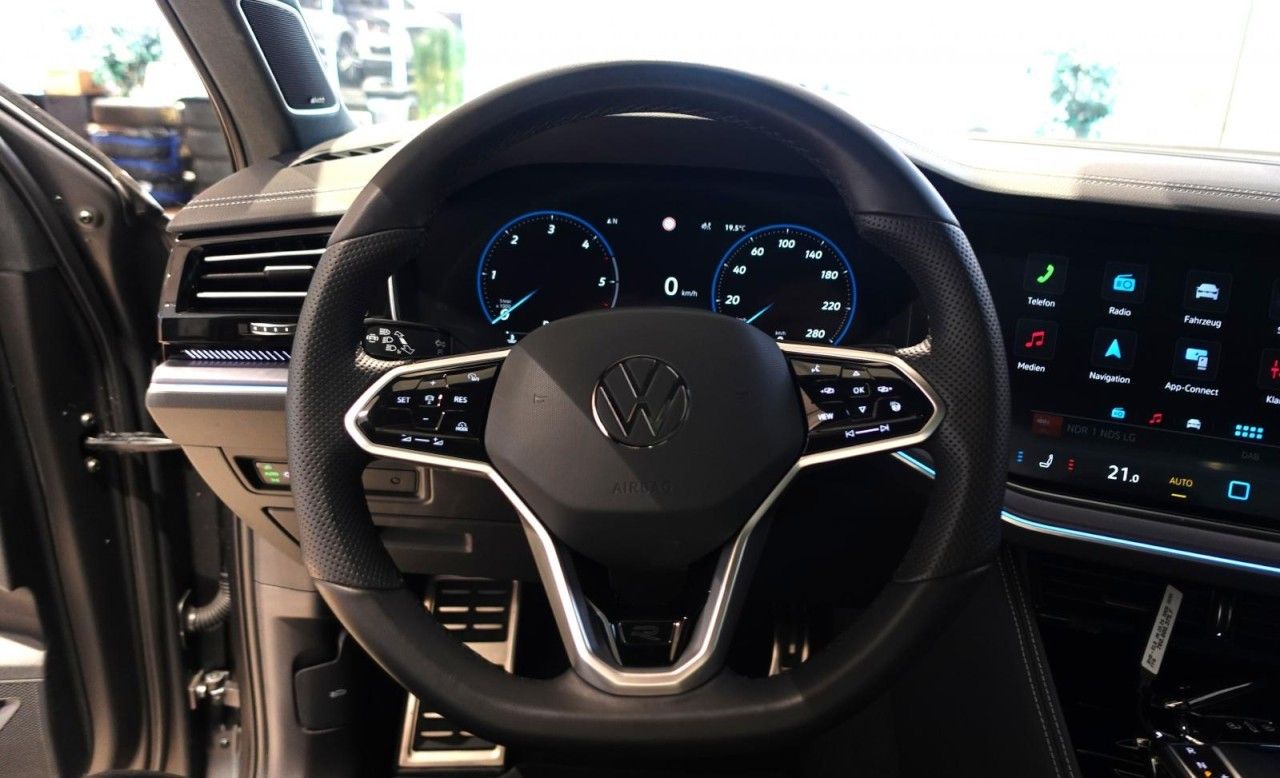 Volkswagen Touareg R-Line 3.0TDI 4M AHK PanoStandh RFK Navi