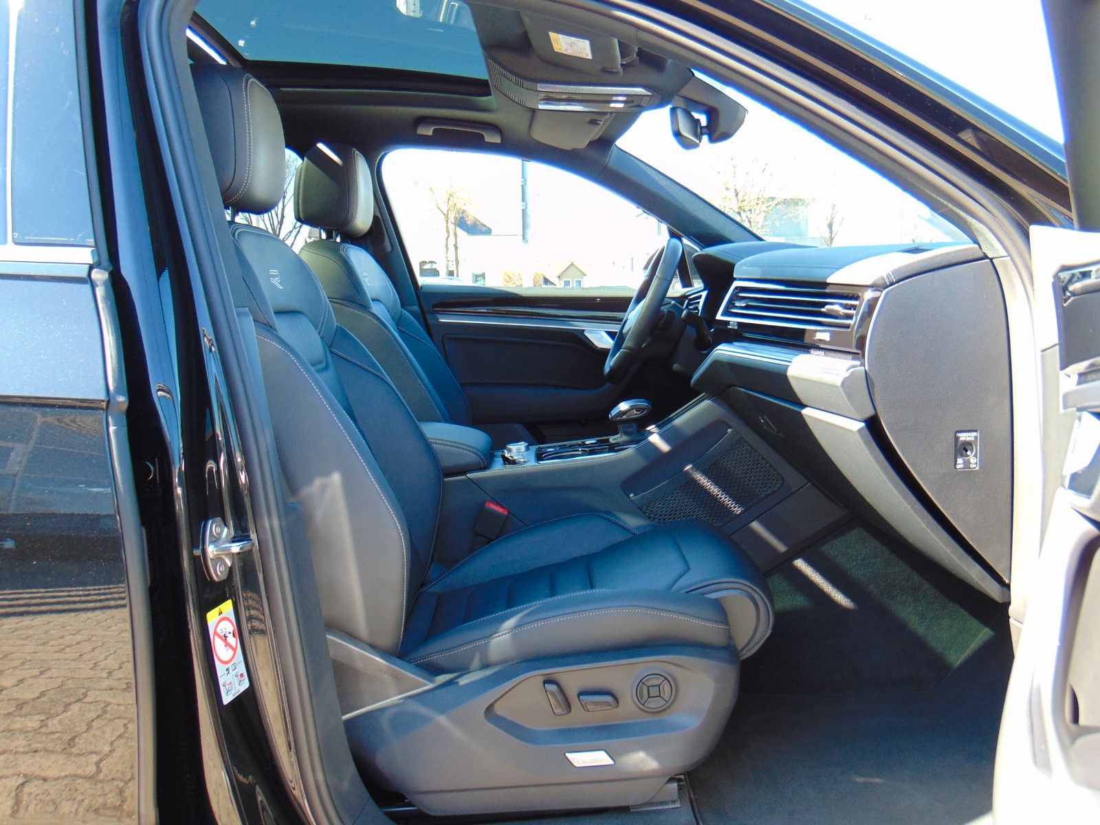 Volkswagen Touareg 3.0 TDI 4Motion R-Line - IQ Light - Pano