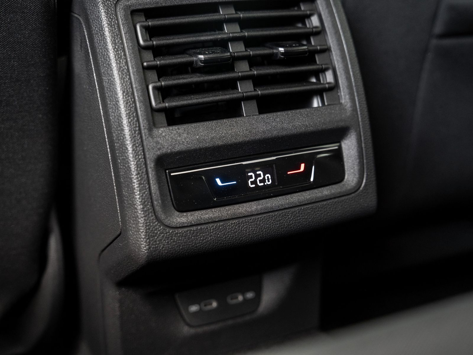 Volkswagen Golf Life 1.5 eTSI DSG - Samsaru's Car Outlet